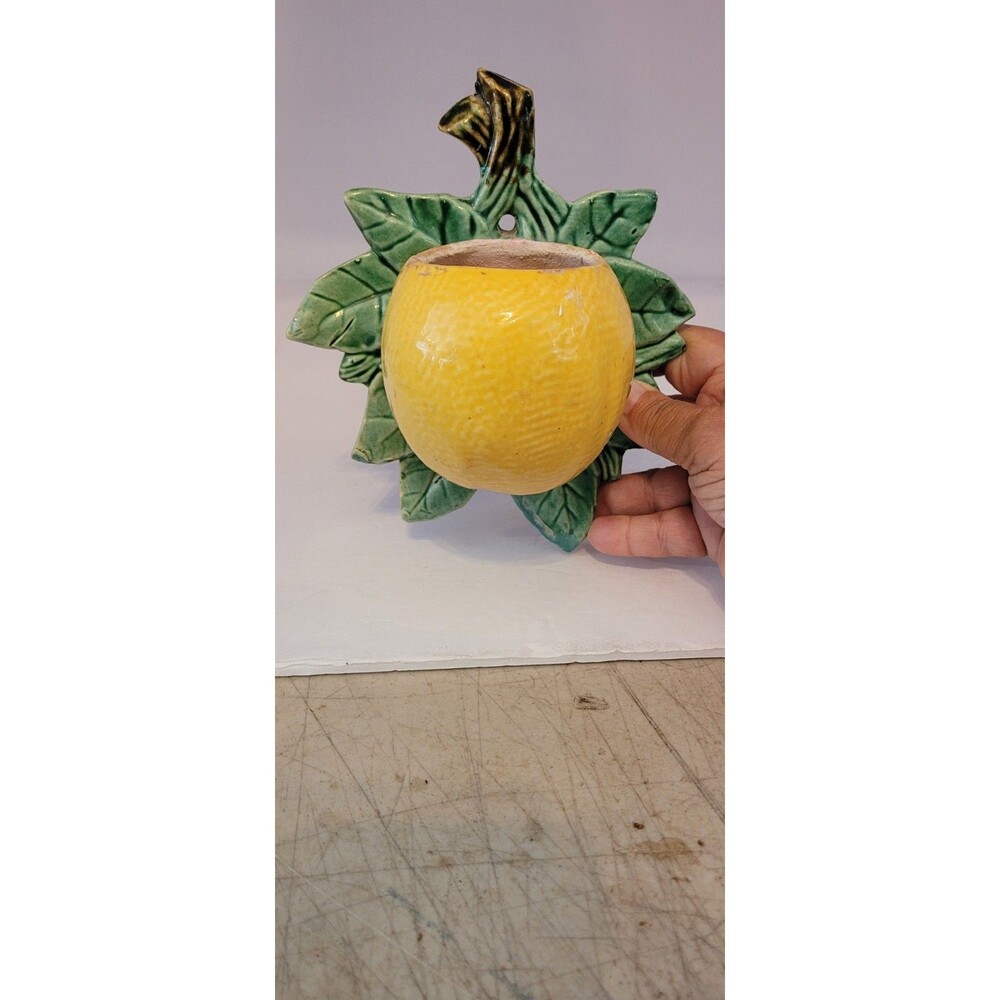 VINTAGE McCOY POTTERY MID-CENTURY LEMON ON LEAF WALL POCKET!